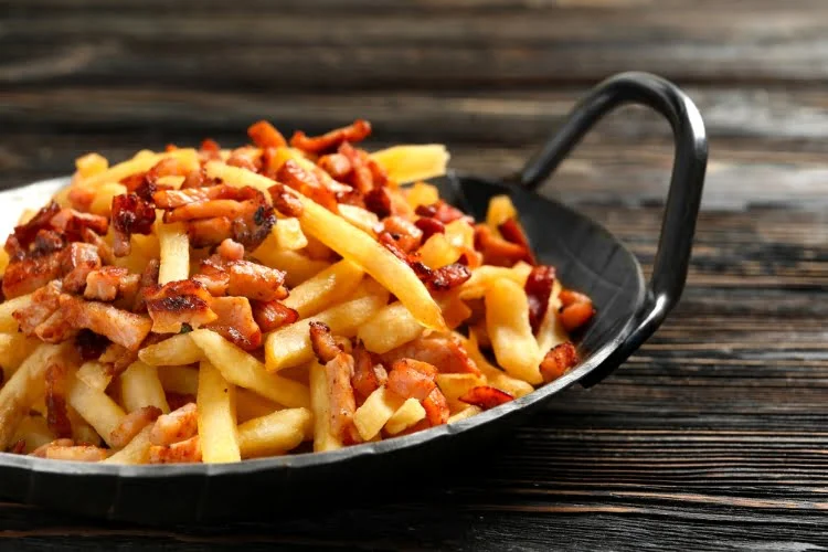 Fritas com Cheddar e Bacon